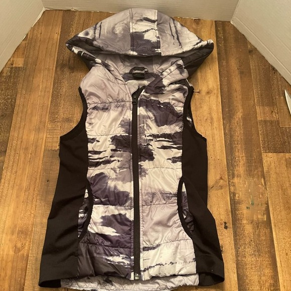 Zella Girl Black/White Tie Dye Quilted Hooded Winter Puffer Vest Size M (8/10) - Picture 11 of 12